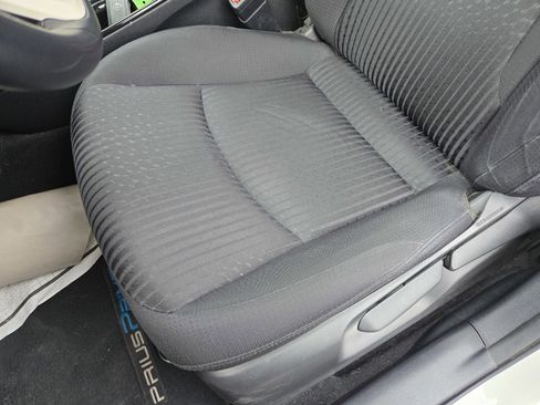 Used 2017 Toyota Prius Prime Premium image 13