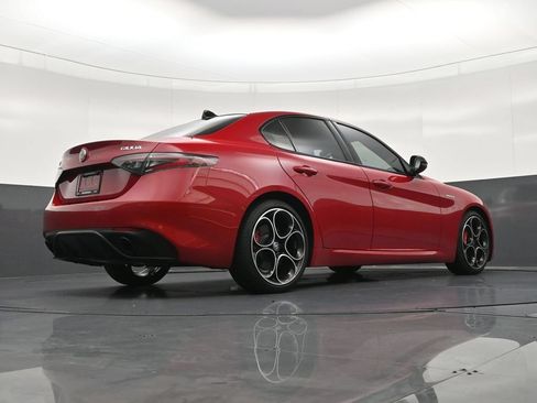 Used 2025 Alfa Romeo Giulia w/ Veloce Package Rwd image 28