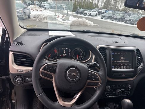 Used 2017 Jeep Cherokee Latitude w/ Safety/Convenience Group image 6