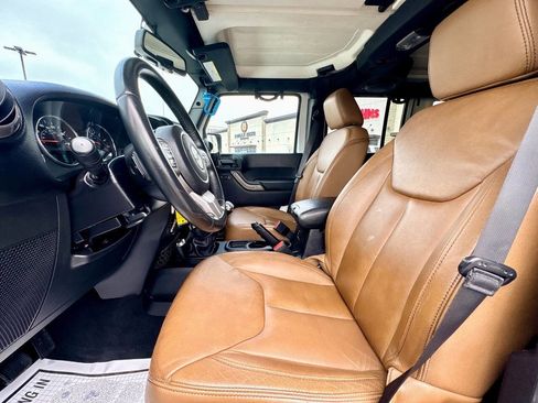 Used 2013 Jeep Wrangler Unlimited Sahara image 10