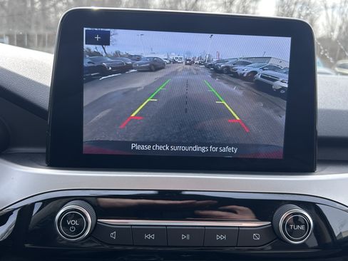 Used 2020 Ford Escape SE image 12