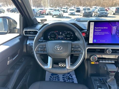 Used 2025 Toyota Tacoma TRD Sport w/ TRD Sport Upgrade Package image 25