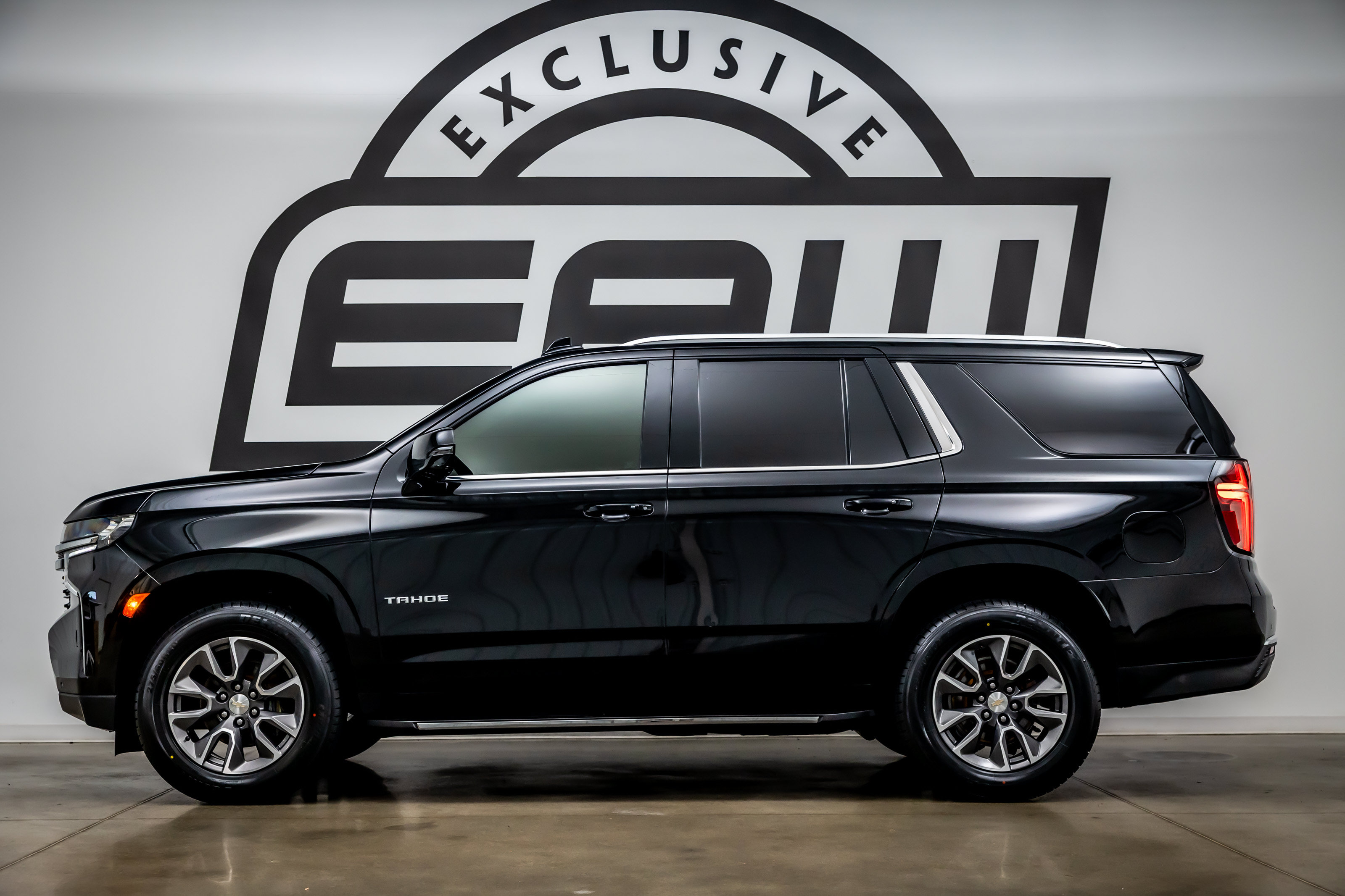 Used 2022 Chevrolet Tahoe LT w/ Luxury Package RWD image 6