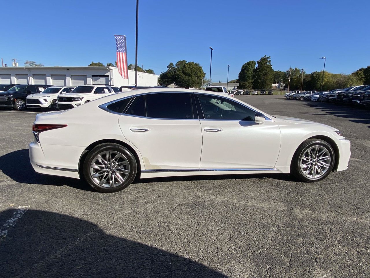 Used 2018 Lexus LS 500 w/ Accessory Package (Z2) RWD image 9