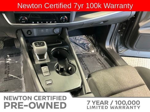 Used 2025 Nissan Rogue SV FWD image 11