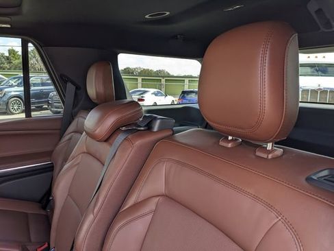 Used 2025 Lincoln Navigator Reserve image 21