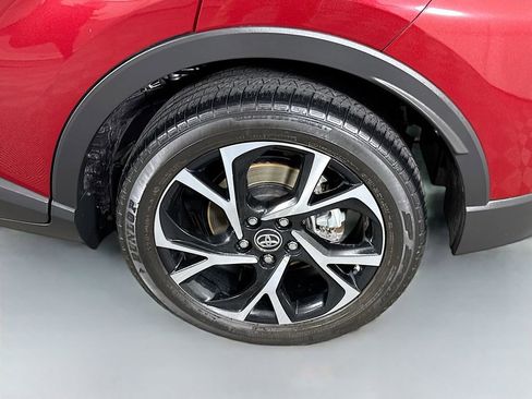 Certified 2019 Toyota C-HR XLE FWD image 31