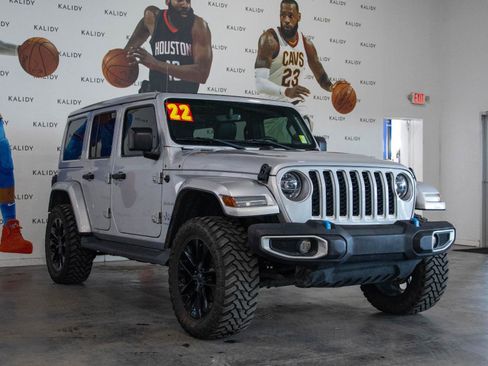 Used 2022 Jeep Wrangler Unlimited Sahara w/ Cold Weather Group AWD/4WD image 19