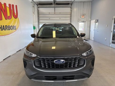 Used 2025 Ford Escape Active w/ Active Premium Tech Pack image 6