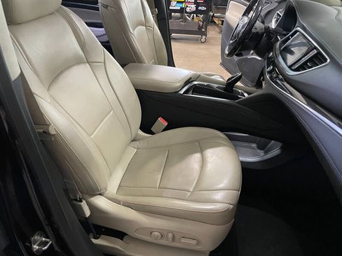 Used 2018 Buick Enclave Essence AWD/4WD image 17