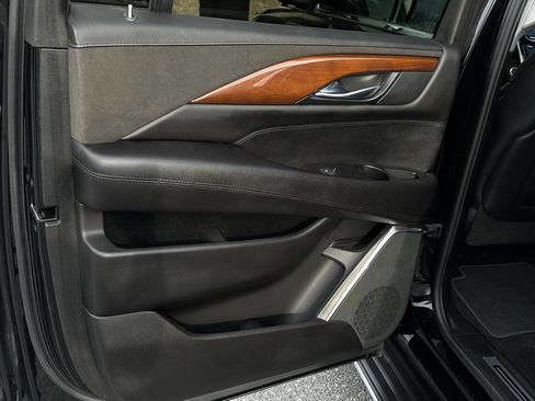 Used 2018 Cadillac Escalade ESV Premium Luxury AWD/4WD image 60