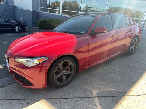 Used 2018 Alfa Romeo Giulia image 3