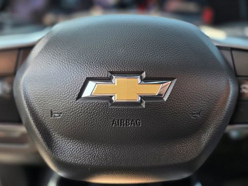 Used 2025 Chevrolet Suburban Premier image 25