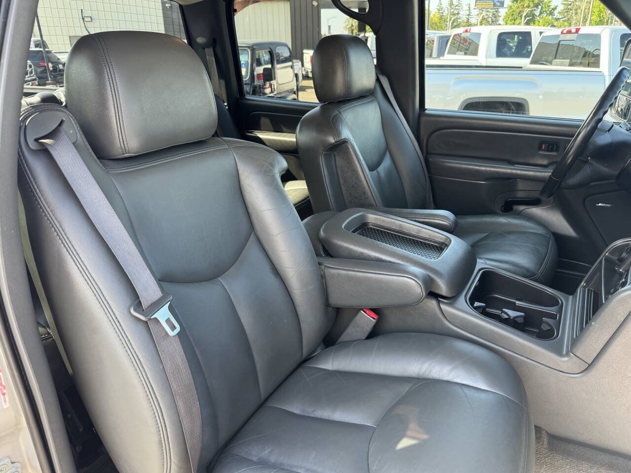 Used 2007 Chevrolet Silverado 2500 LT w/ Onstar Plus Package AWD/4WD image 13