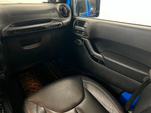 Used 2014 Jeep Wrangler Altitude image 11