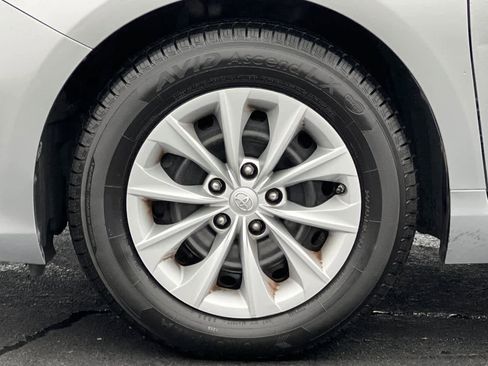 Used 2016 Toyota Camry LE image 28