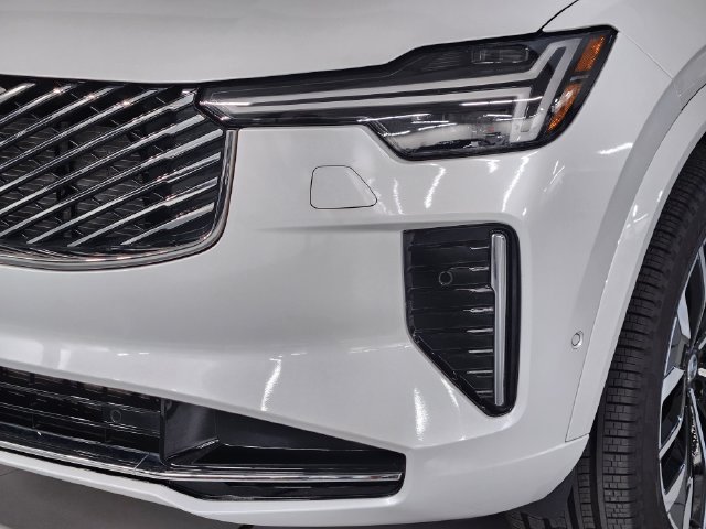 Certified 2026 Volvo XC90 B6 Plus w/ Protection Package Premier AWD/4WD image 12