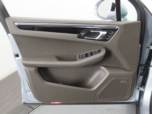 Certified 2026 Porsche Macan AWD/4WD image 35