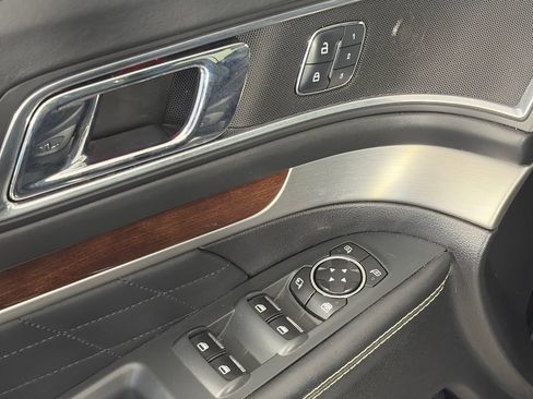 Used 2017 Ford Explorer Platinum AWD/4WD image 25