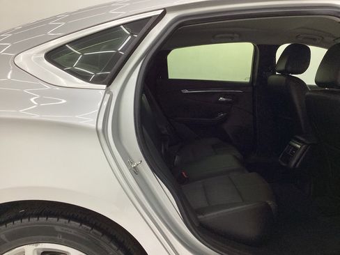 Used 2018 Chevrolet Impala LT FWD image 21