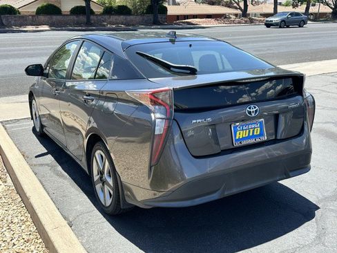 Used 2017 Toyota Prius Two FWD image 5