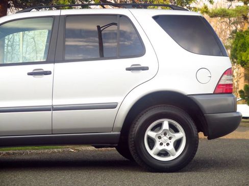 Used 1998 Mercedes-Benz ML 320 4MATIC image 27