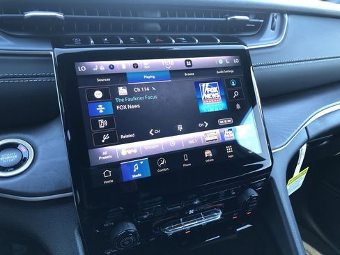 New 2025 Jeep Grand Cherokee Limited w/ Black Appearance Package image 28