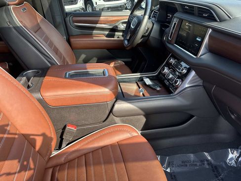 Certified 2023 GMC Yukon Denali Ultimate image 32