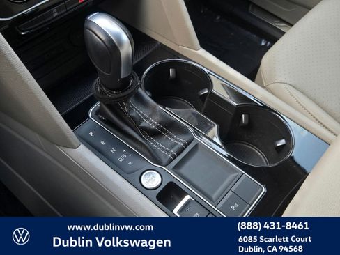 Used 2023 Volkswagen Atlas SE w/ Panoramic Sunroof Package FWD image 19
