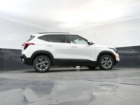 Used 2024 Kia Seltos S AWD/4WD image 24