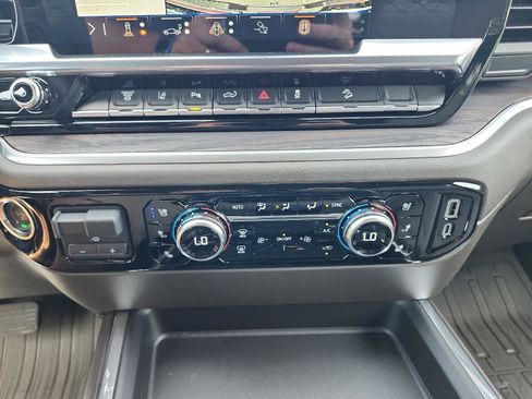 New 2025 GMC Sierra 2500 SLT w/ SLT Premium Package image 19