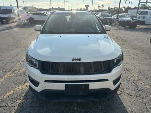 Used 2018 Jeep Compass Latitude FWD image 9