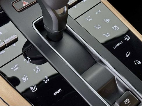 New 2026 Porsche Macan image 22