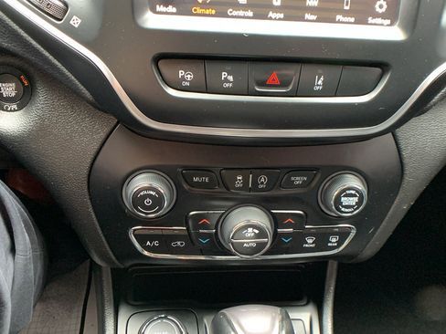 Used 2023 Jeep Cherokee Altitude Lux image 16