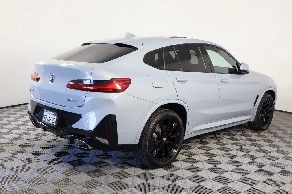 Used 2025 BMW X4 xDrive30i w/ Premium Package AWD/4WD image 4