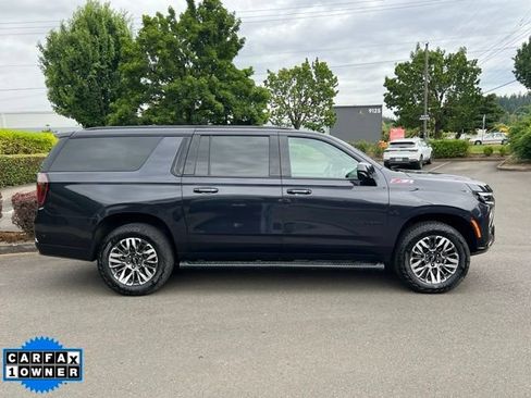 Used 2025 Chevrolet Suburban Z71 AWD/4WD image 8