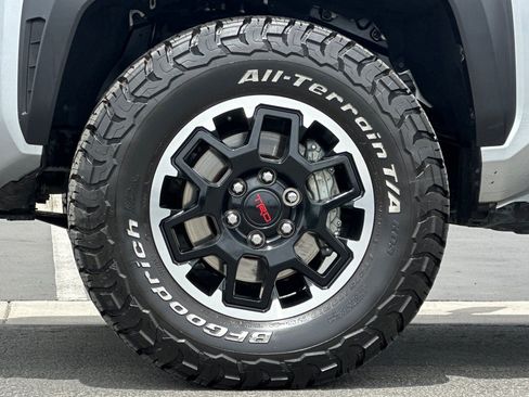 Used 2025 Toyota Tacoma TRD Off-Road w/ TRD Off Road Premium Package AWD/4WD image 24