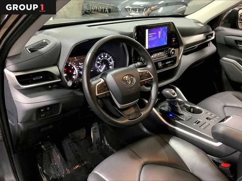 Used 2024 Toyota Highlander XLE image 17