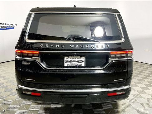 Used 2022 Jeep Grand Wagoneer Series III AWD/4WD image 4