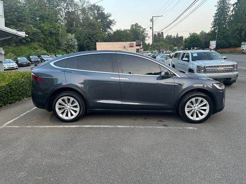 Used 2017 Tesla Model X 75D AWD/4WD image 4