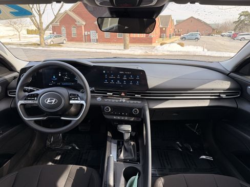 Used 2024 Hyundai Elantra SEL image 15