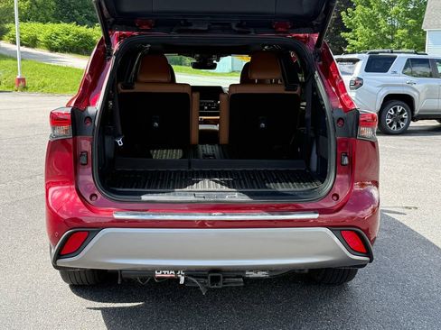 Used 2022 Toyota Highlander Platinum AWD/4WD image 5