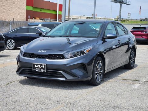 Certified 2024 Kia Forte LXS FWD image 3