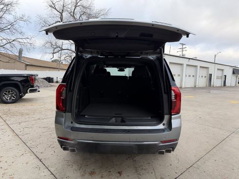 New 2026 GMC Yukon XL AT4 image 36