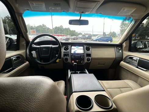 Used 2017 Ford Expedition EL XLT w/ Equipment Group 202A RWD image 11