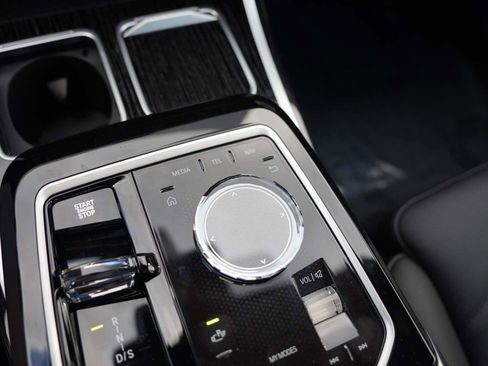 New 2026 BMW 740i w/ Premium Package image 27