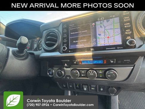Used 2021 Toyota Tacoma TRD Off-Road w/ TRD Premium Off Road Package AWD/4WD image 11