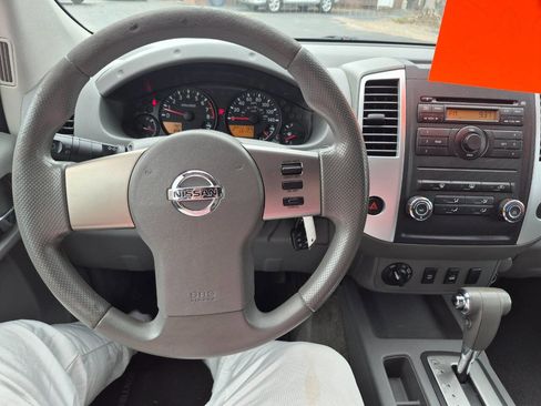 Used 2010 Nissan Frontier SE AWD/4WD image 17