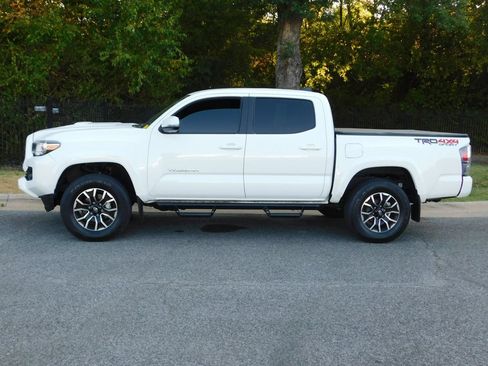 Used 2023 Toyota Tacoma TRD Sport AWD/4WD image 2