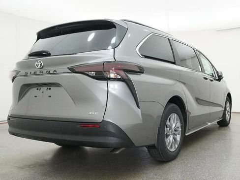 New 2026 Toyota Sienna XLE image 24